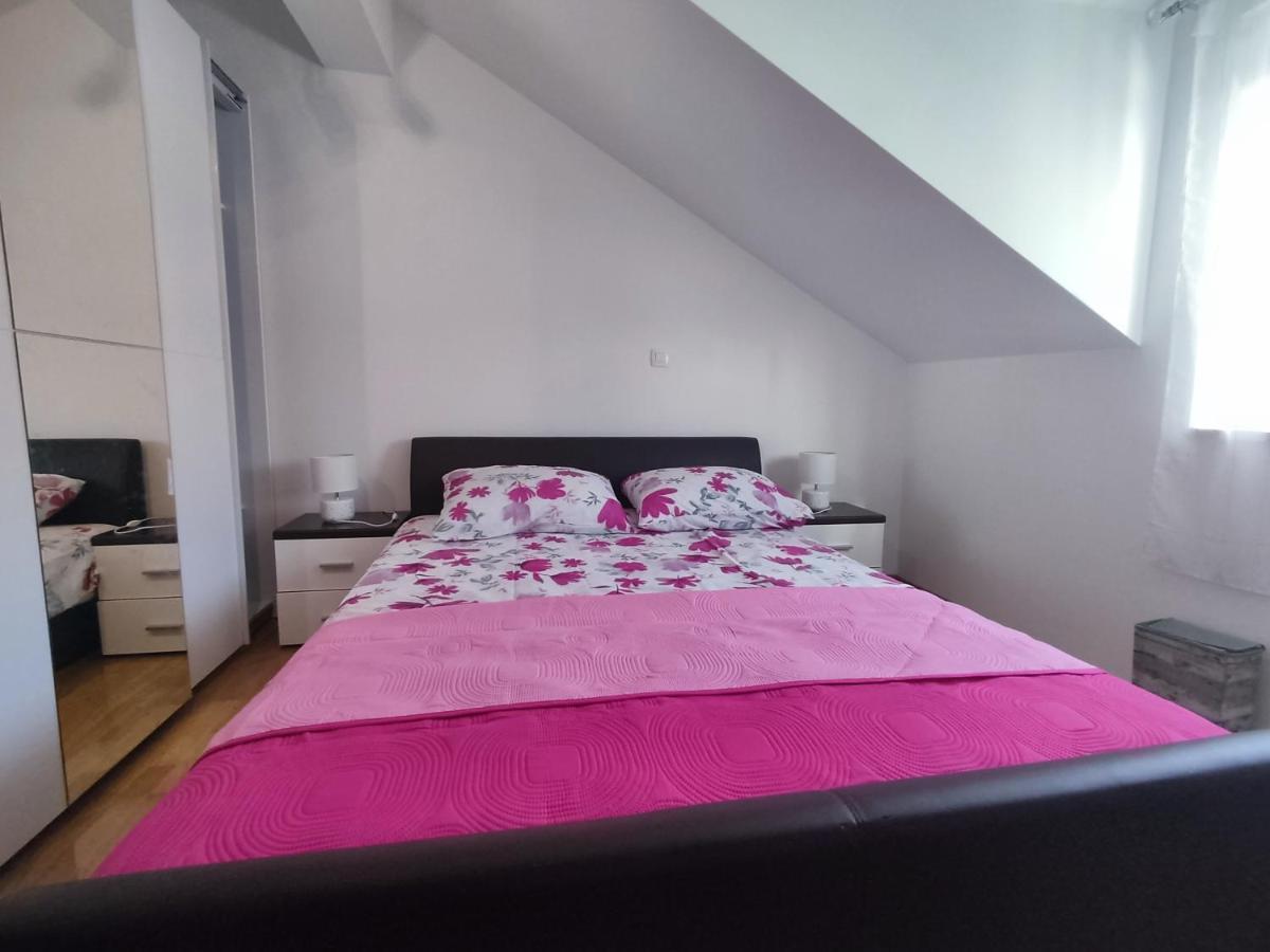 Sunny Attic Apartment With Balcony & Modern City Apartment With Outdoor Area, No Balcony Trogir Exterior foto