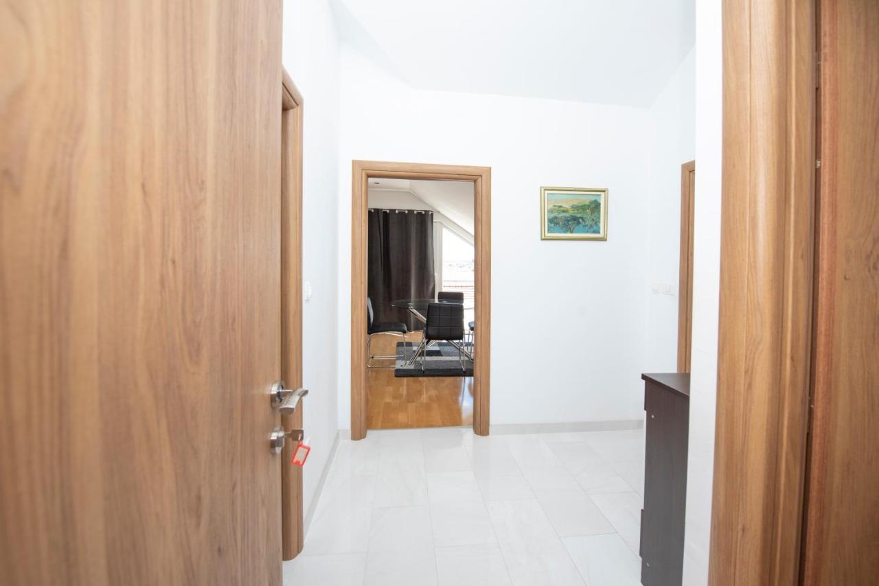 Sunny Attic Apartment With Balcony & Modern City Apartment With Outdoor Area, No Balcony Trogir Exterior foto
